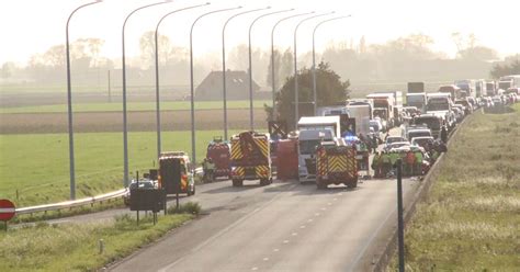 ongeval gistel vandaag|Dode en twee zwaargewonde kinderen van 10 en 12。